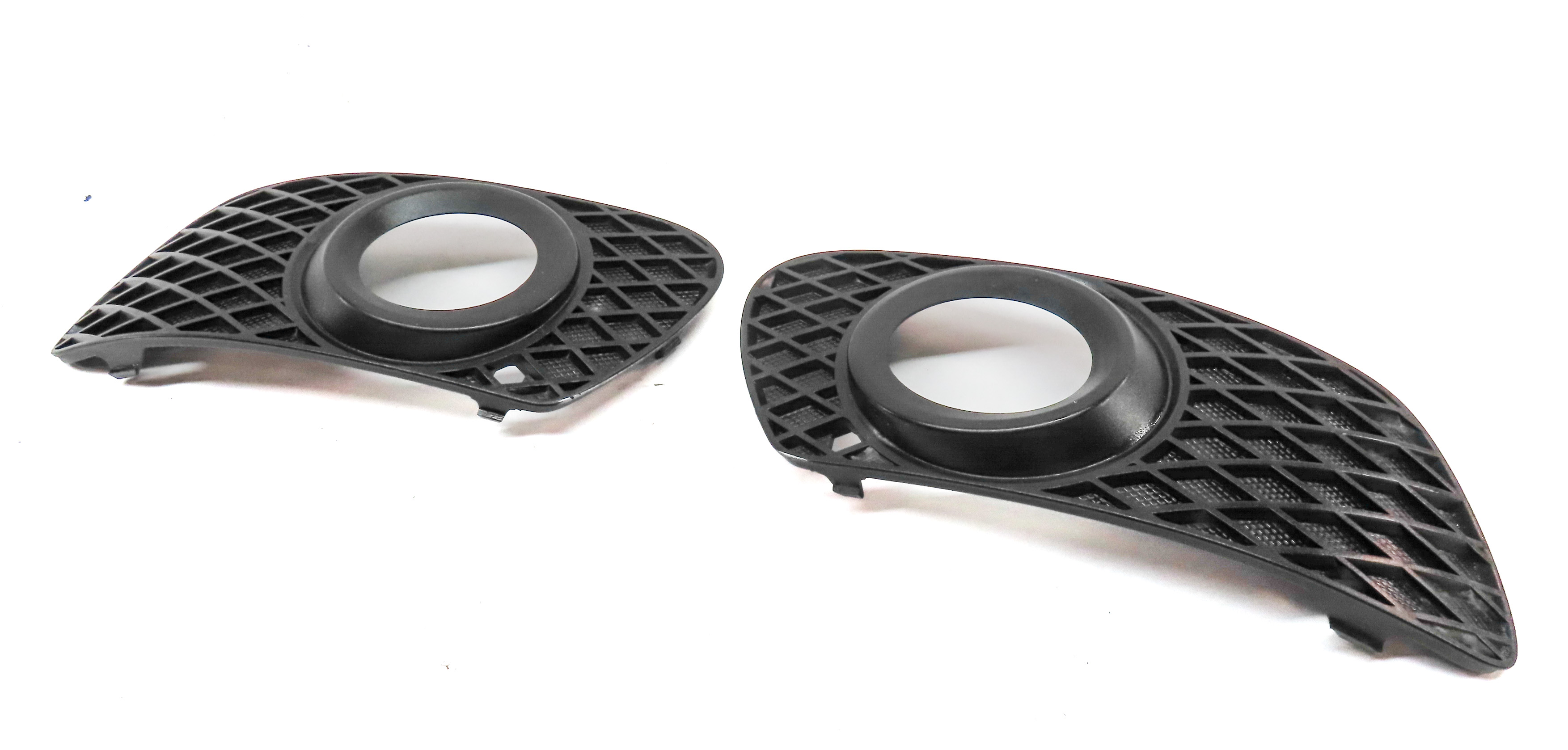 06 MERCEDES ML350 W164 FRONT LEFT & RIGHT LOWER FOG LIGHT LAMP TRIM GRILLE SET/2 — exact item pictured